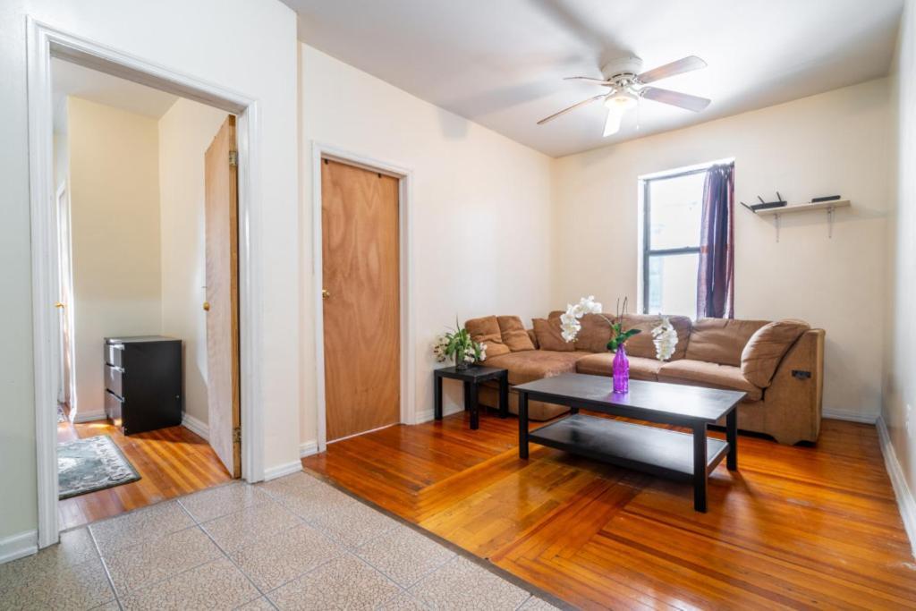 Eastern Parkway Guest House Ню Йорк Екстериор снимка